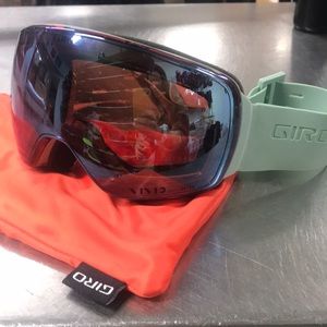 Giro EAVE snow goggles.